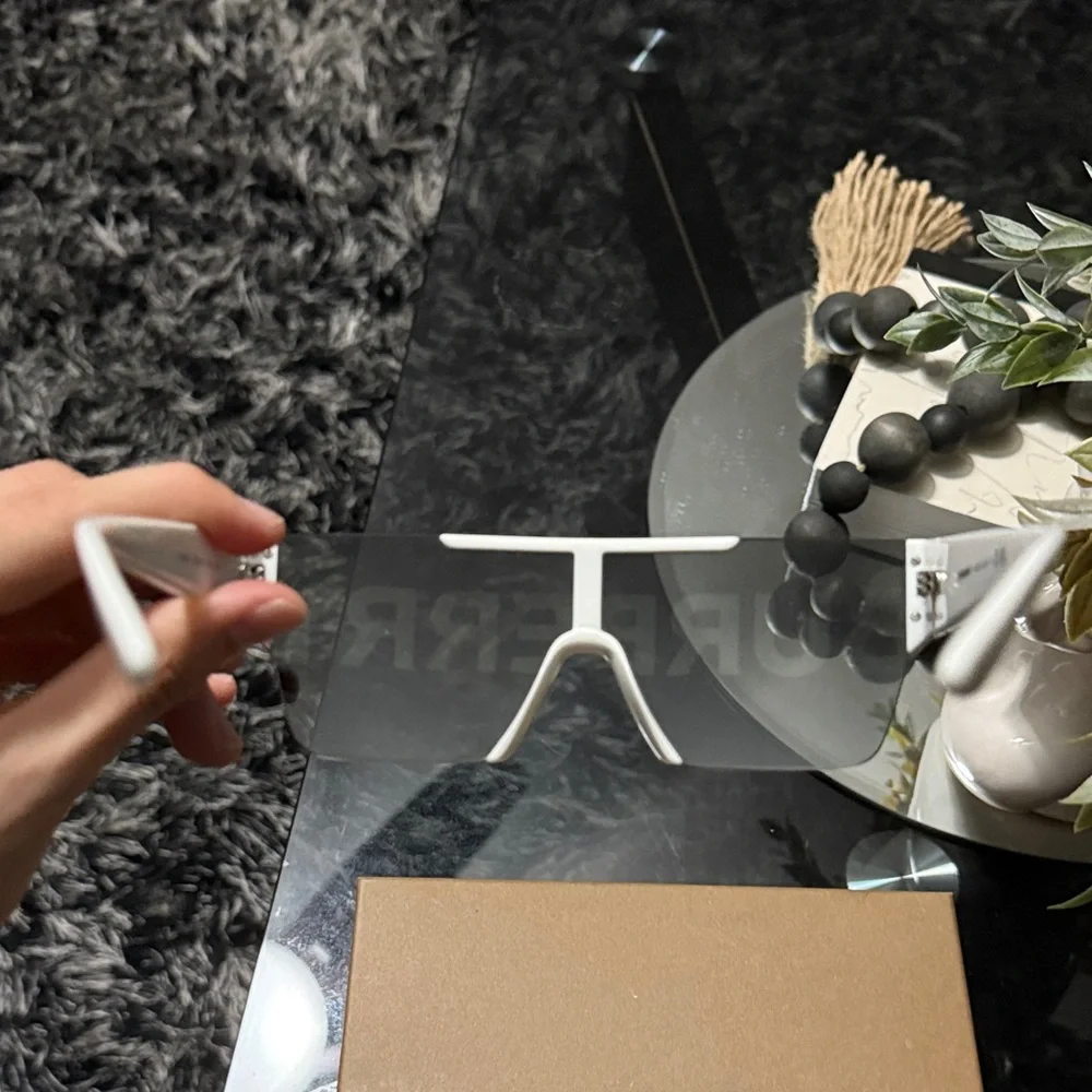 Burberry Sunglasses with Brown Case - Picture 6 of 6